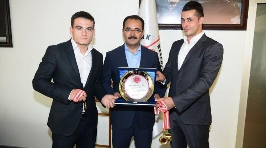 Uşak Belediye Sporcularından T&uuml;rkiye Şampiyonluğu