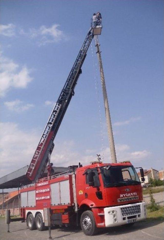 Muratlı Atatürk Stadyumu’na Işıklandırma Yapıldı