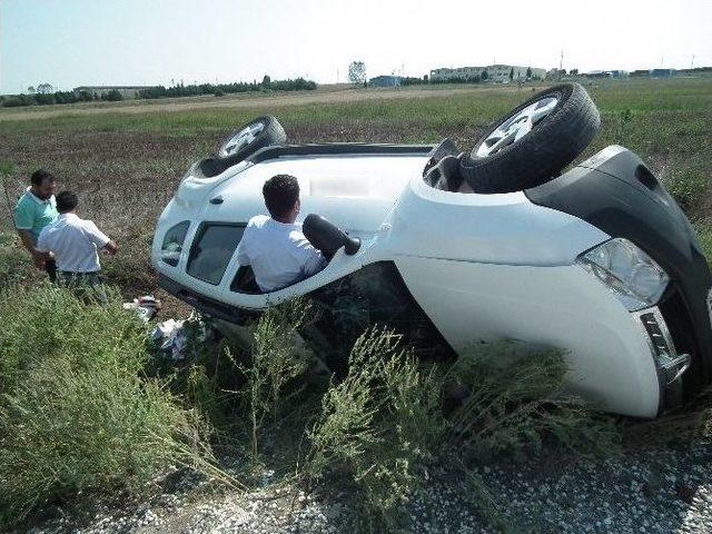 Mıcıra Kapılan Araç Takla Attı