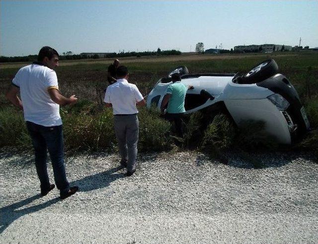 Mıcıra Kapılan Araç Takla Attı