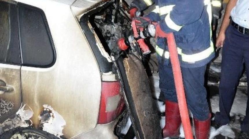 Otomobil Benzin Dökülerek Yakıldı