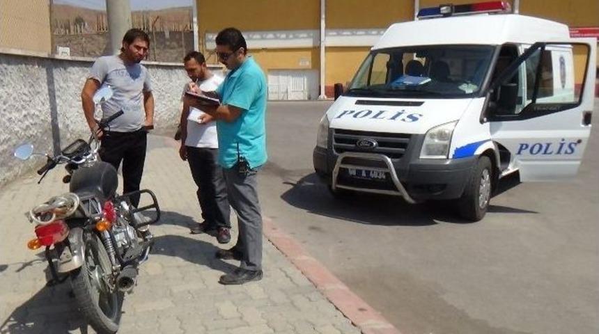 Hırsız &Ouml;nce &Ccedil;aldı, Sonra Teslim Etti