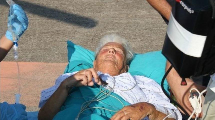 Kalp Damarı Yırtılan Danimarkalı Turist, Ambulans Helikopterle İzmir&rsquo;e Sevk Edildi