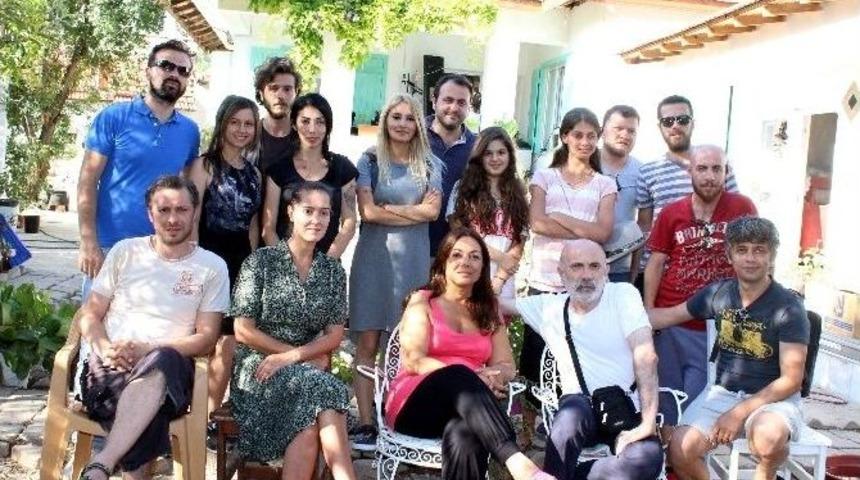 Bu Filmde İki Yarım Bir B&uuml;t&uuml;n Etmiyor