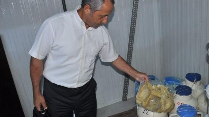 Yenimahalle&rsquo;de Tonlarca Bozuk Gıda Ele Ge&ccedil;irildi