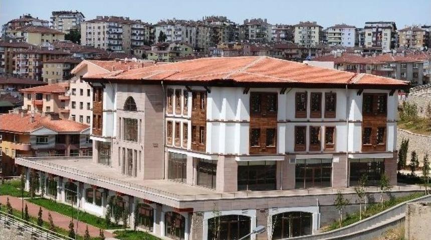 Z&uuml;beyde Hanım Aile Merkezi Hizmet İ&ccedil;in G&uuml;n Sayıyor