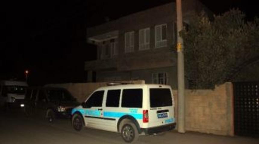 Ev Sahibine Yakalanan Hırsız, Televizyonu Bırakıp Ka&ccedil;tı