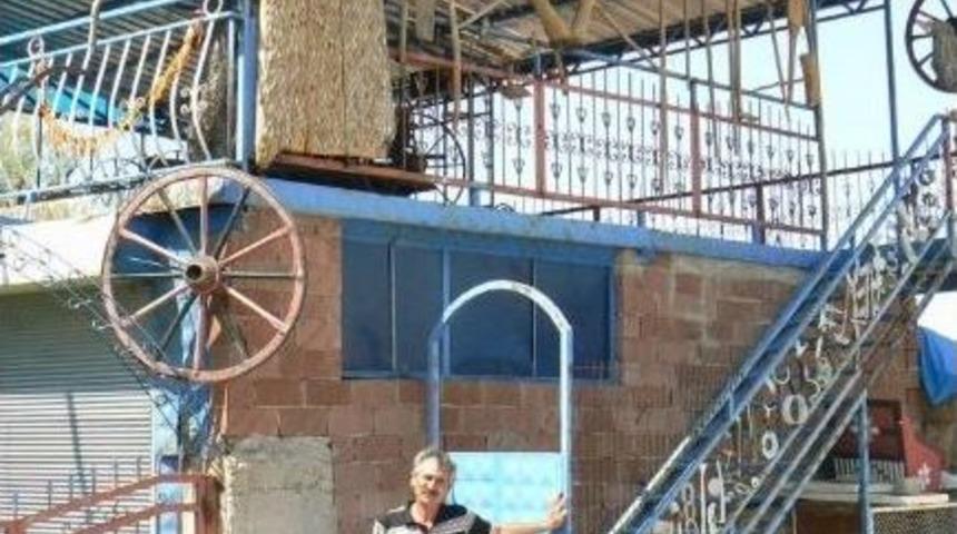 Demir Ustası Kardeşler Demirden Ev Yaptı