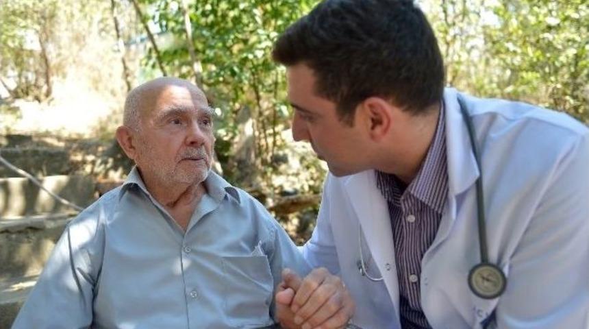 &Uuml;sk&uuml;dar&rsquo;da Evde Bakım Hizmeti Devam Ediyor