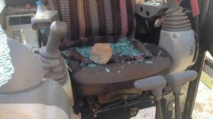 G&uuml;r&uuml;n&rsquo;de İş Makineleri Saldırıya Uğradı