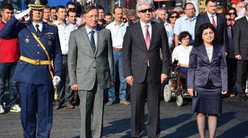 Akhisar&rsquo;da Zafer Bayramı&rsquo;nın 92. Yıl D&ouml;n&uuml;m&uuml; Kutlandı