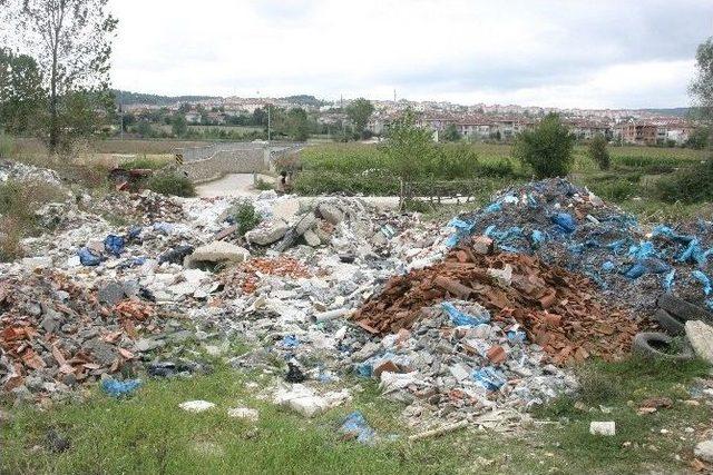 D&uuml;zce&rsquo;nin Her Yeri Katı Atık Deposu 1