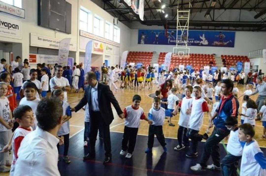 Yaz Spor Okulları T&ouml;renle Kapandı