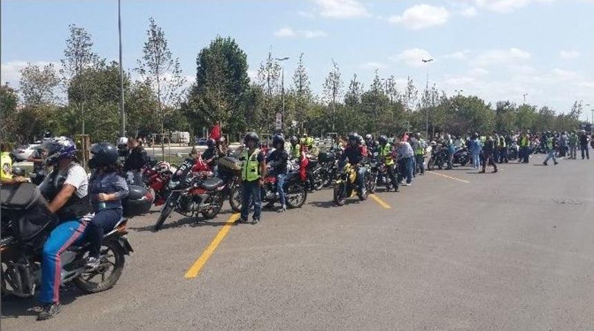 (&ouml;zel Haber) Motosiklet Tutkunları Zafer Bayramı&rsquo;nda Şehitleri Unutmadı