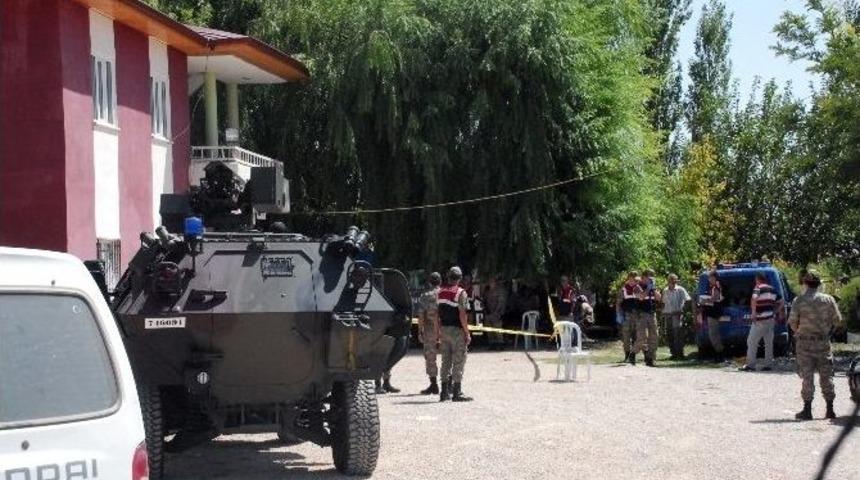 Tartıştığı Arkadaşını Ve Kız Arkadaşını Vuran Gen&ccedil; İntihar Etti