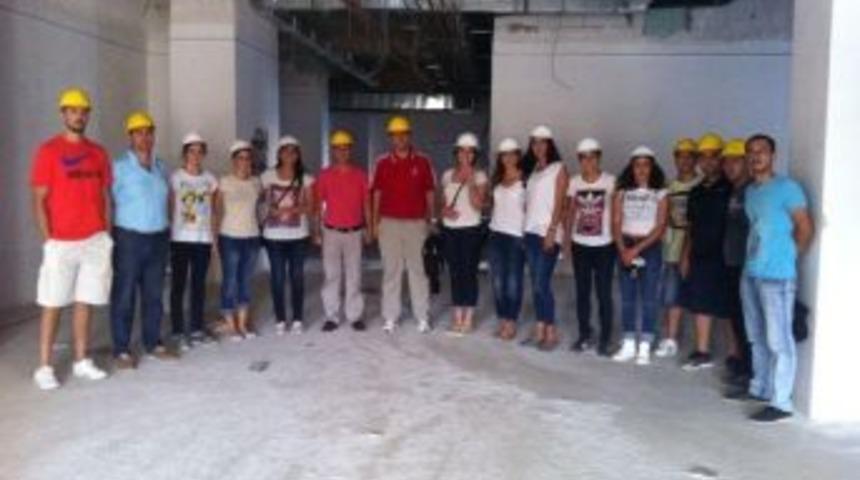 Kadın Basketbolcular Spor Kompleksi Inşaatını Gezdi