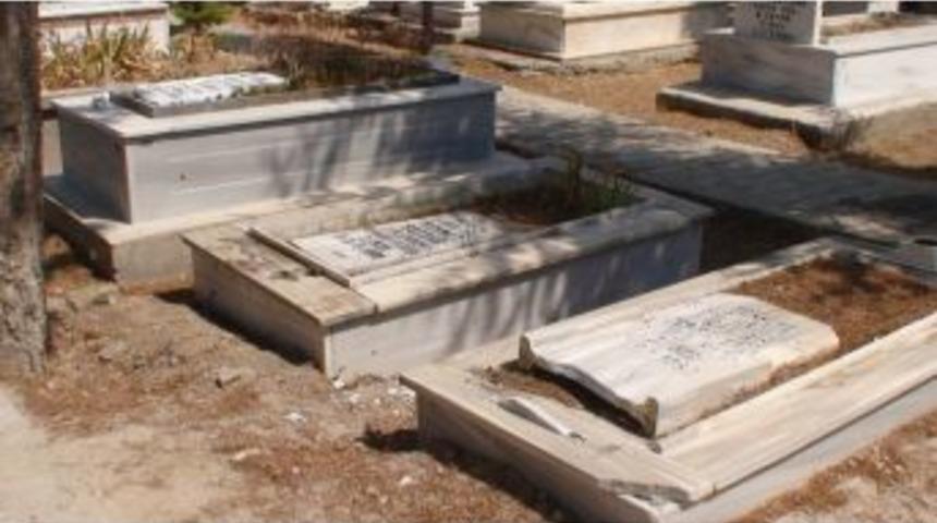 Ereğli&rsquo;de 19 Mezar Taşına Zarar Verildi