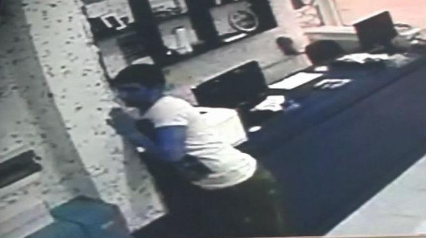 G&uuml;nd&uuml;z Vakti Hırsızlık G&uuml;venlik Kamerasında