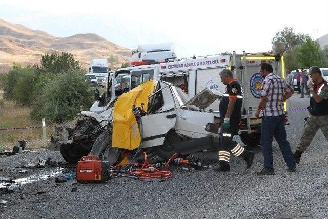 Erzincan’da Tır İle Otomobil Çarpıştı: 2 Ölü