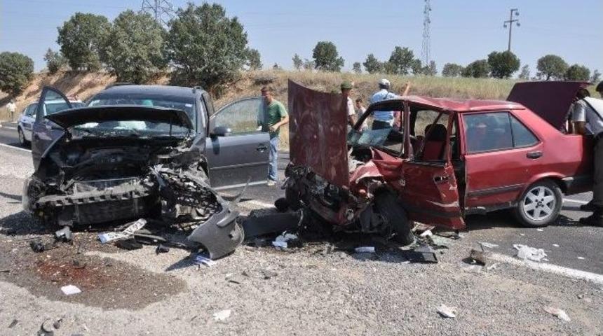 Uşak&rsquo;ta Trafik Kazası: 1 &Ouml;l&uuml;, 6 Yaralı