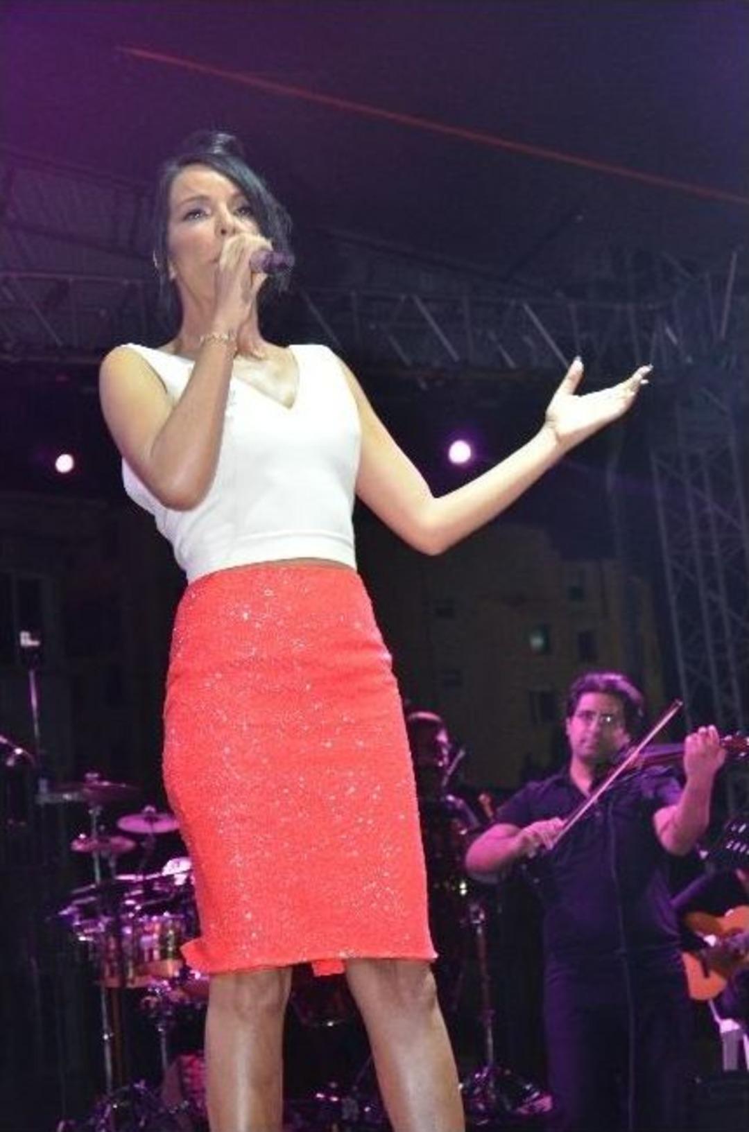 Pop M&uuml;zik Sanat&ccedil;ısı Beng&uuml; 29. Zafer Ata Konserinde Sahne Aldı