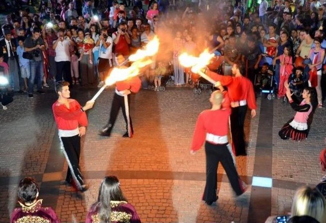 Edremit&rsquo;te Fener Alayı D&uuml;zenlendi