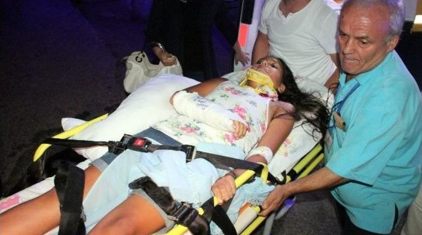 Tarım Aracı Otomobille &Ccedil;arpıştı: 2 Yaralı