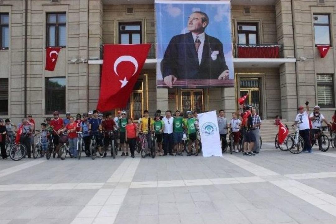 Bisiklet&ccedil;ilerden Zafer Turu