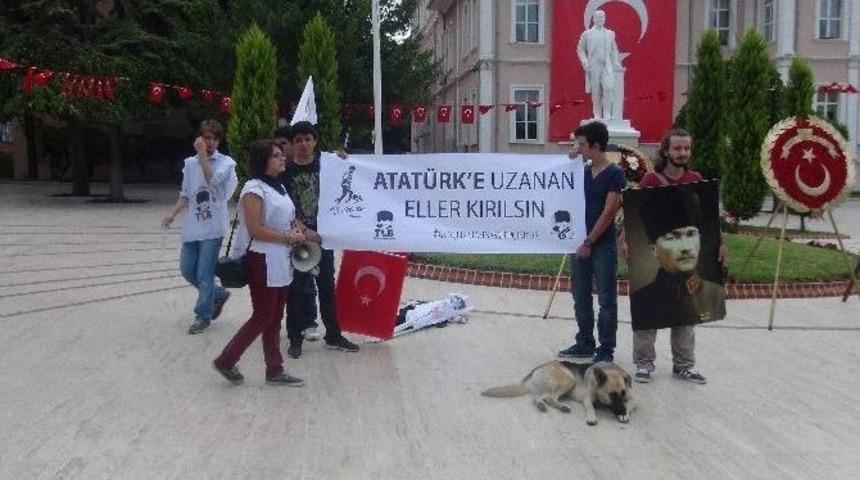 Tekirdağ’da Tlb Üyeleri Atatürk Büstüne Yapılan Saldırıları Protesto Etti
