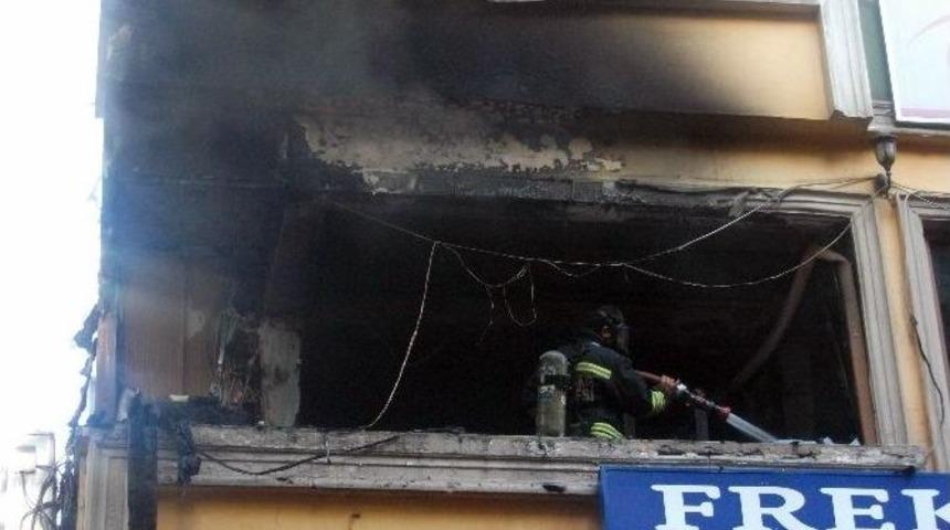 Klimadan &Ccedil;ıkan Yangın İş Yerini K&uuml;l Etti