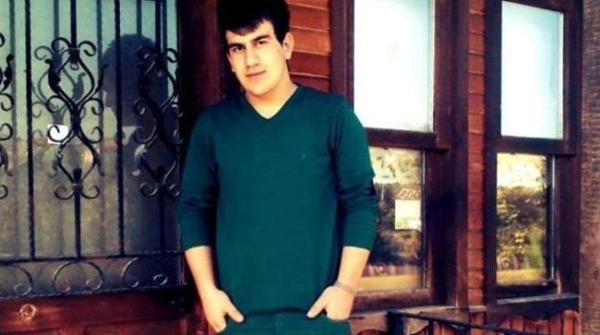 Elektrik Akımına Kapılan Gen&ccedil; &Ouml;ld&uuml;