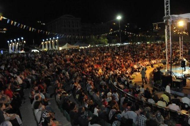 Yeşim Salkım Darıca’da Sahne Aldı