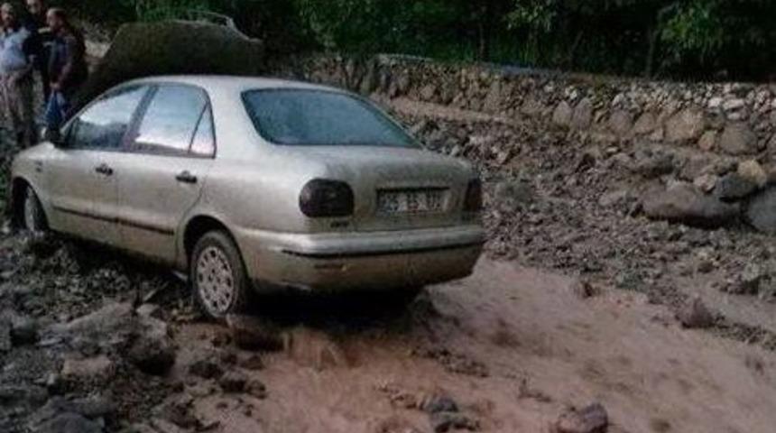Tortum’da Sağanak Yağış Sele Dönüştü