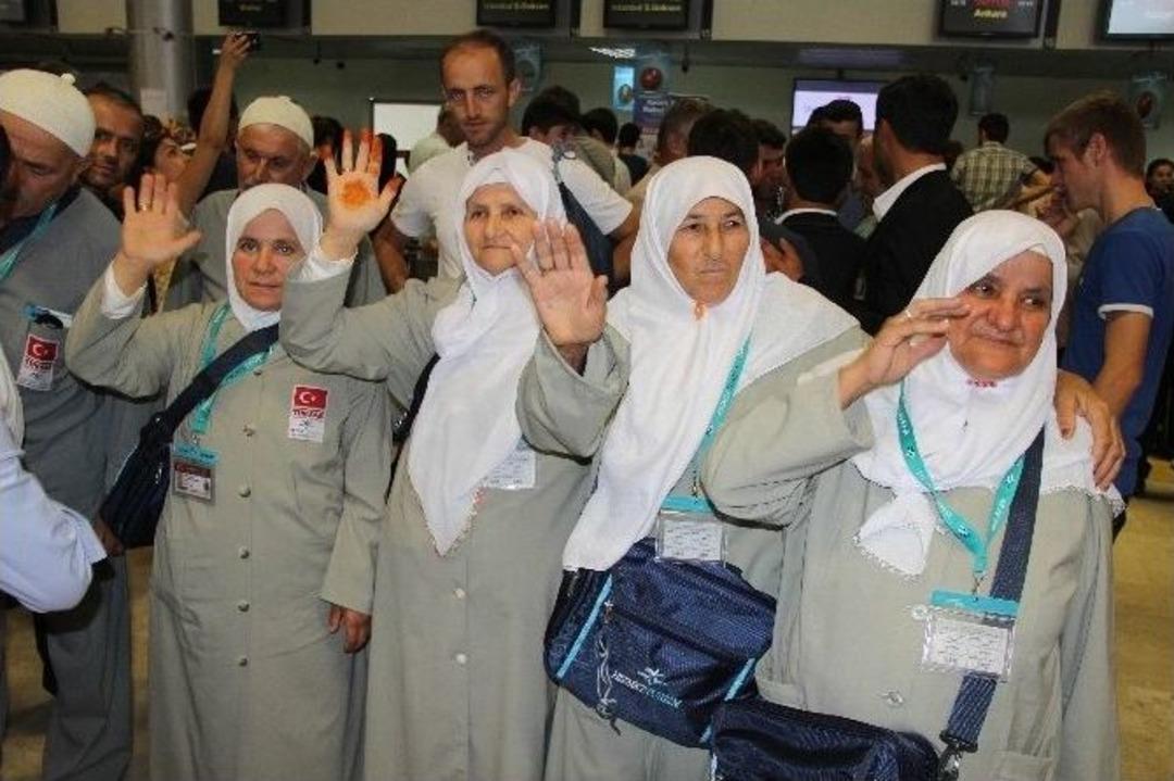 T&uuml;rkiye&rsquo;nin İlk Hacı Kafilesi Samsun&rsquo;dan Yola &Ccedil;ıktı
