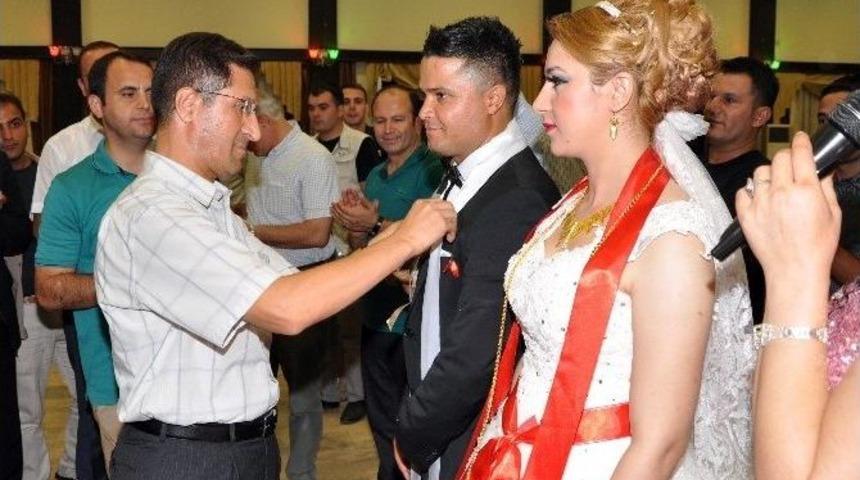 Aşiret D&uuml;ğ&uuml;n&uuml;nde Takı Yarışı