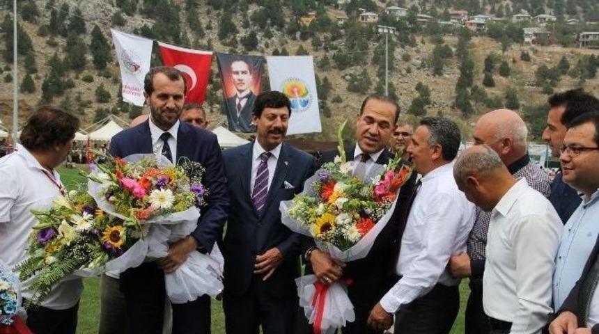 Saffet Sancaklı Karaisalı&rsquo;da Şampiyon Takıma Kupa Verdi