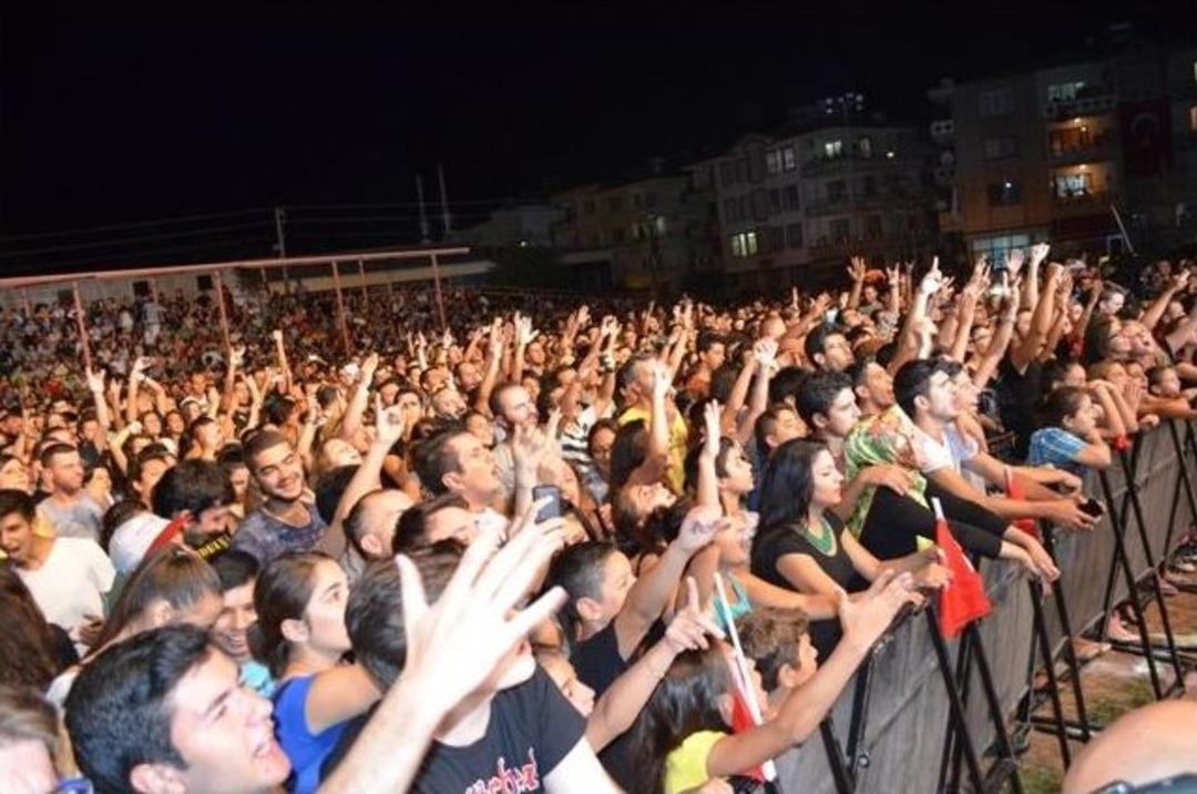 Sel&ccedil;uk&rsquo;ta Zafer Bayramı Konserle Kutlandı