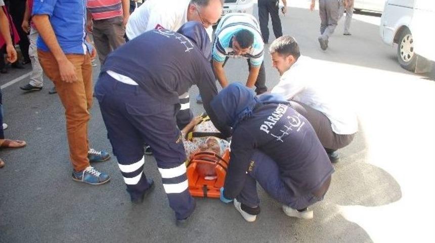 Yolcu Minib&uuml;s&uuml; Yaşlı Kadına &Ccedil;arptı