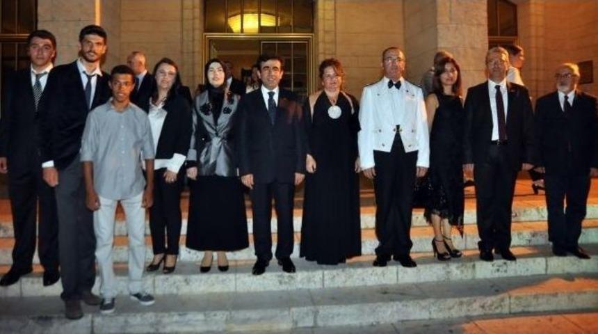 G&uuml;zeloğlu &Ccedil;ifti 30 Ağustos Resepsiyonuna Ev Sahipliği Yaptı