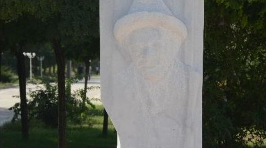 Aşık Veysel Ve Battal Gazi&rsquo;nin Heykelini Yaptı