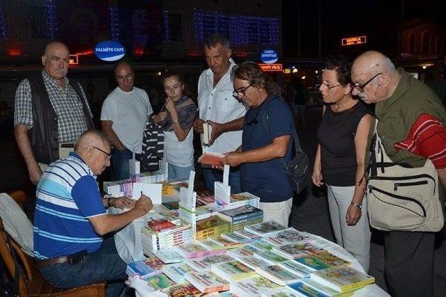 Hüseyin Yurttaş, Foça’da Edebiyatseverlerle Buluştu