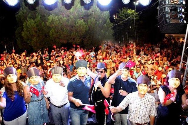 Bayraklı Belediyesi’nden Fuar’da Zafer Bayramı Kutlaması