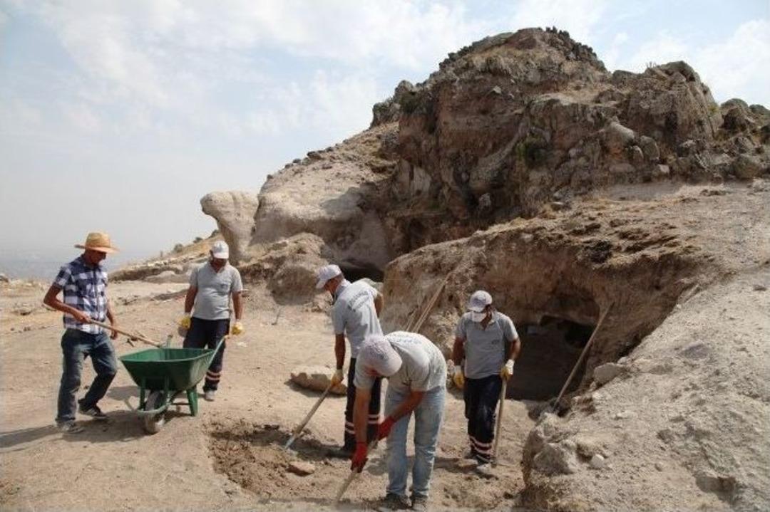 Takkeli Dağ&rsquo;daki Gevale Kalesi Kazı &Ccedil;alışmaları