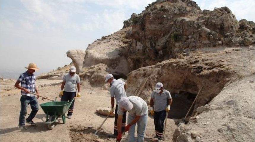 Gevale Kalesi&rsquo;nde Tarih G&uuml;n Y&uuml;z&uuml;ne &Ccedil;ıkıyor