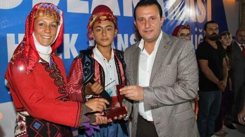 Menderes&rsquo;te Halk Dansları Şenliği