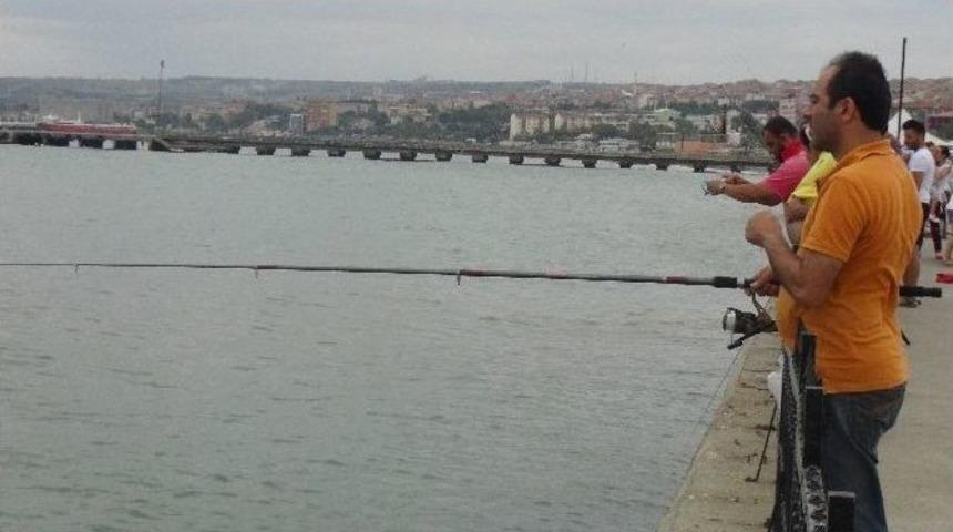 Tekirdağ’da Oltasını Alan Sahile Gitti