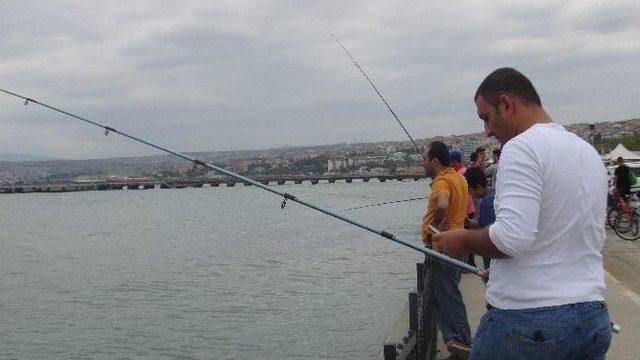 Tekirdağ’da Oltasını Alan Sahile Gitti