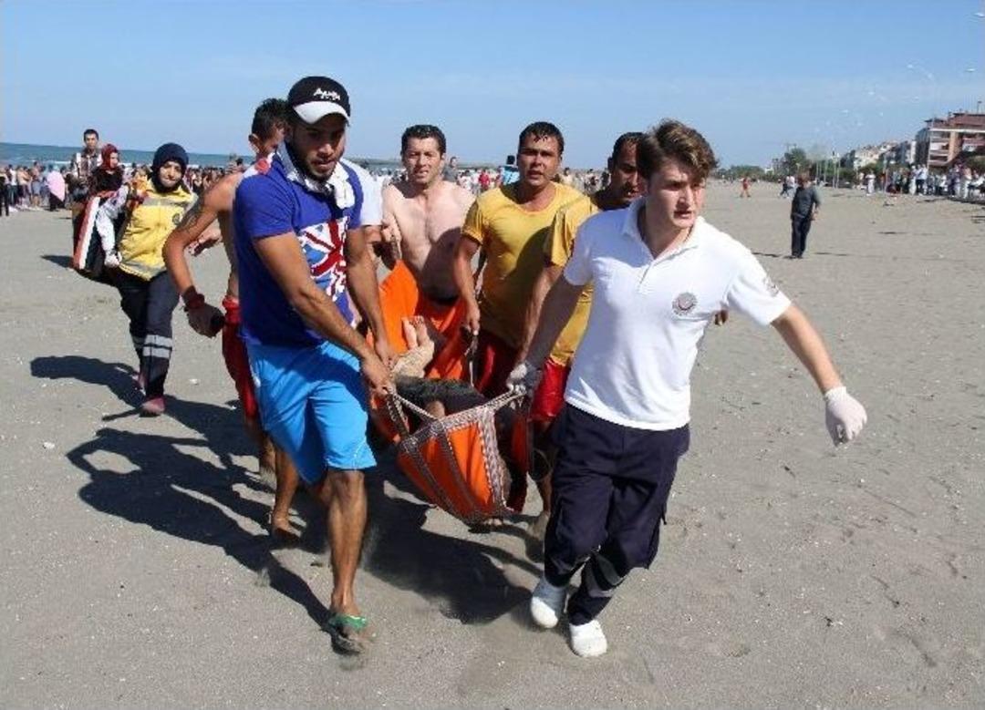 Denize Giren 3 Kişi Boğulma Tehlikesi Ge&ccedil;irdi