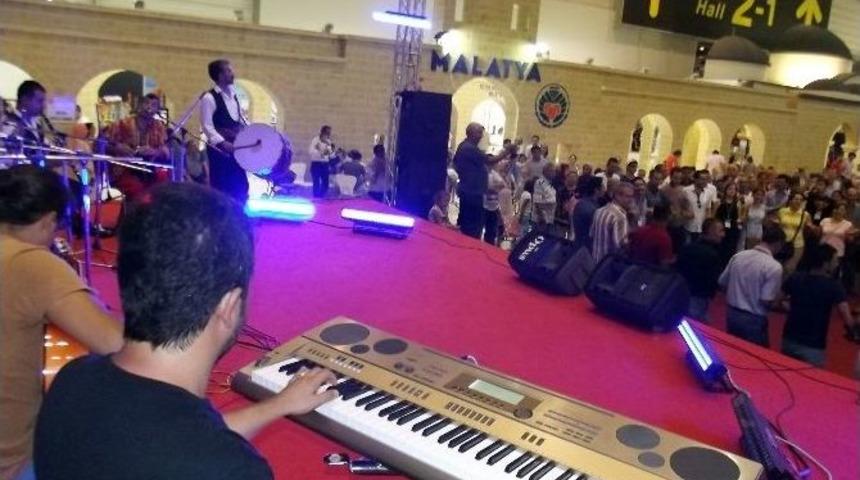 İzmir Fuarı&rsquo;nın Onur Konuğu Malatya Standında Konser