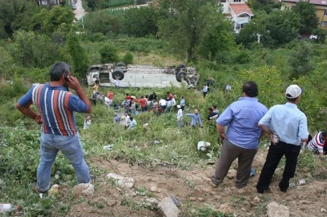 Uludağ Yolunda Kaza: 2 &Ouml;l&uuml;, 26 Yaralı